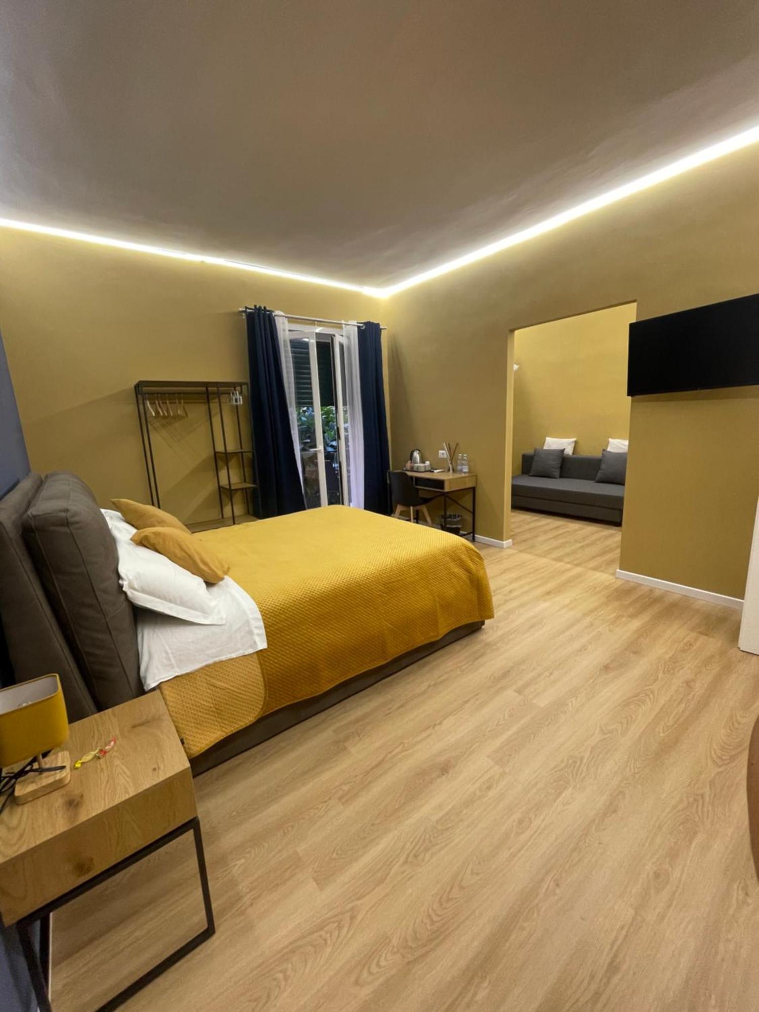 Vomero Suite And Deluxe Room B&B Napoli מראה חיצוני תמונה